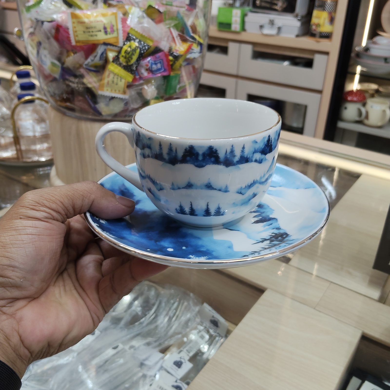 Christmas Collection 2024 — Dari Artwork ke Cangkir di Rak Toko