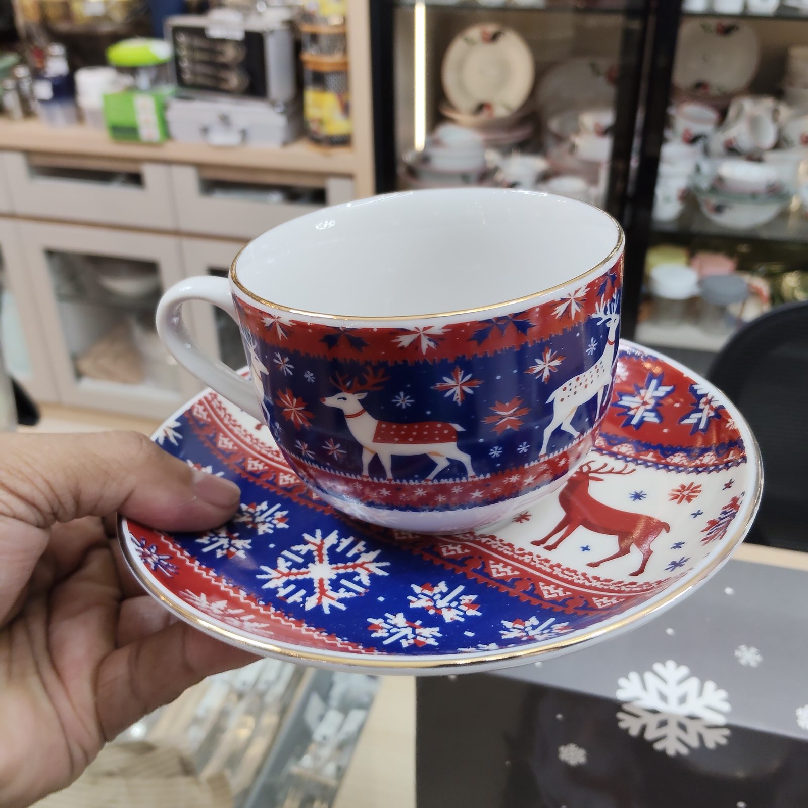 Cangkir porselen motif rusa dan kepingan salju merah biru, seri natal